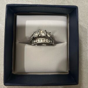 Elegant Silver Ring with Sparkling Stones
